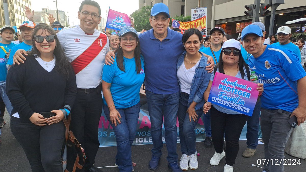 Marchamos por La Vida ,Familia y La Libertad  , La Familia estará en el Centro de las Políticas Públicas como columna principal de nuestra sociedad!!!!