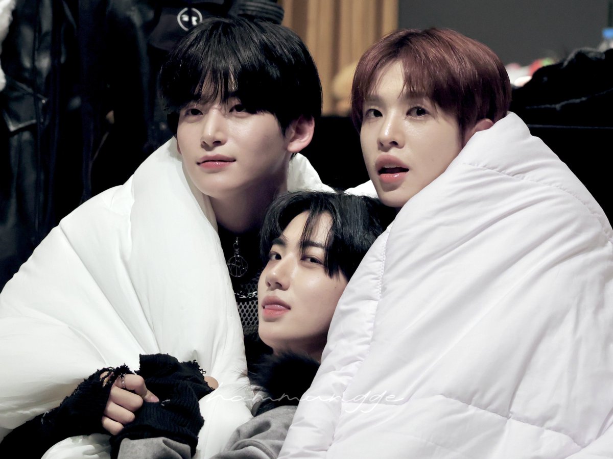 241206 앺뮤 대면팬싸
#크래비티 #CRAVITY 
#원진 #WONJIN #ウォンジン
#정모 #JUNGMO
#앨런 #ALLEN

나의 작은 초콜렛방