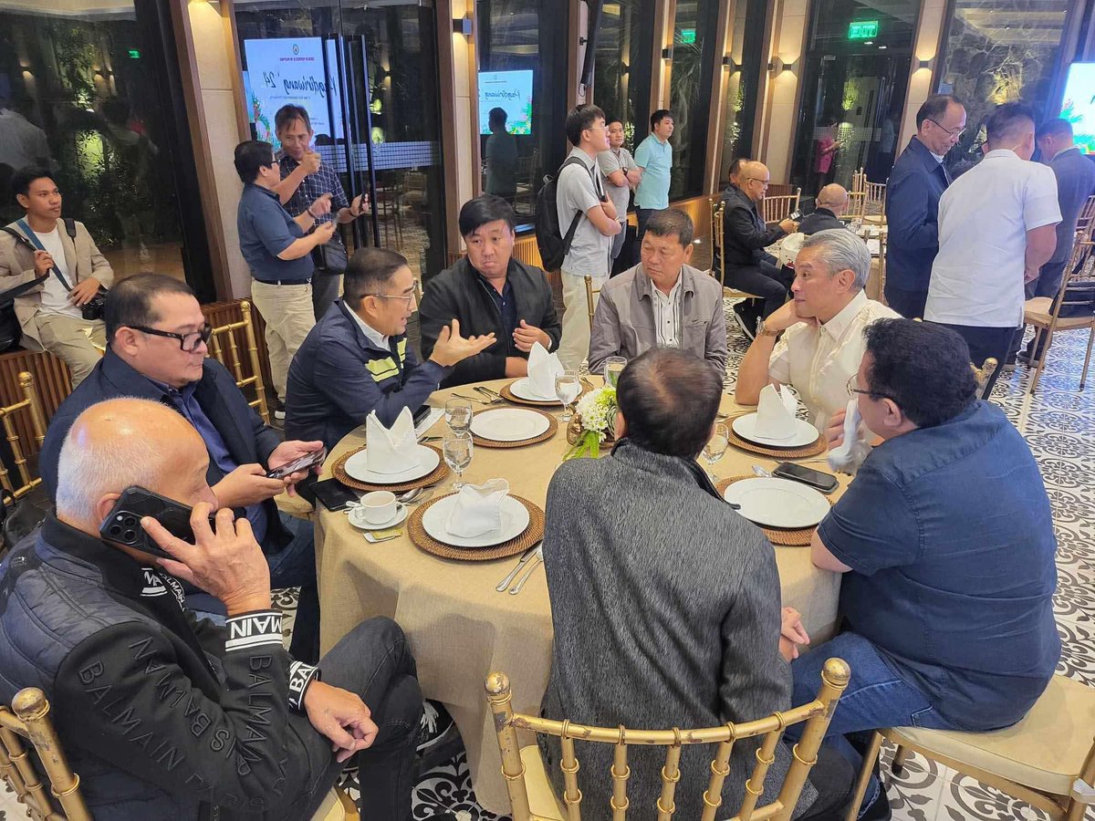 Gov_Boboy's tweet photo. Presente man digdi sina SAP Antonio Lagdameo Jr., DILG Secretary @jonvicremulla, @senatePH  House Speaker @SpeakerMartinPH , asin iba pang mga opisyales.

Nag-share man kita tungkol sa Bagyong Pepito, asin man an ginigibo niatong relief asin recovery efforts sa Probinsiya. https://t.co/xlsaLgAyKQ