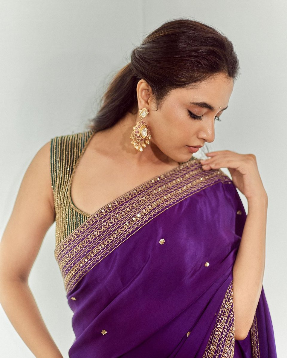 OnlyHeroines's tweet photo. #PriyankaMohan 💜😻 https://t.co/0h9meBmIdP