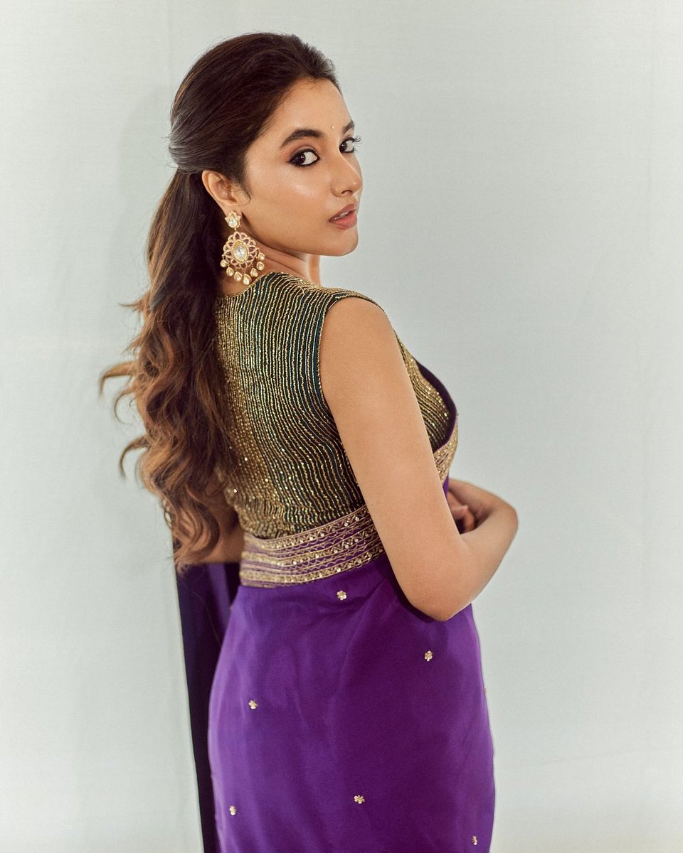 OnlyHeroines's tweet photo. #PriyankaMohan 💜😻 https://t.co/0h9meBmIdP