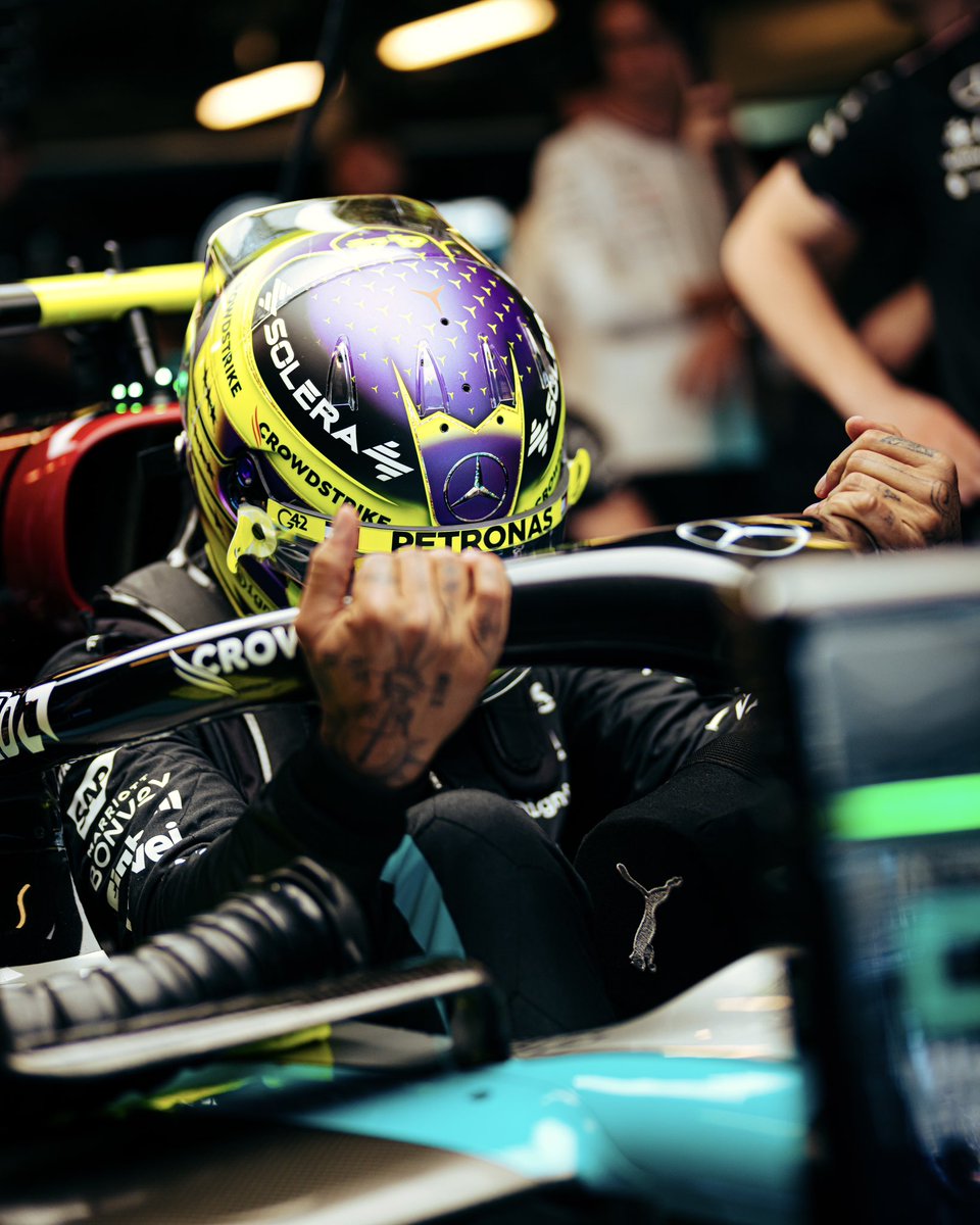 Suiting up in Mercedes black for the last time. Let’s go racing in Abu Dhabi 🖤💛