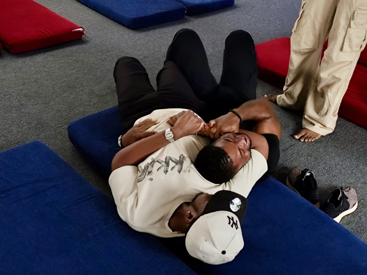 Alu16Doactivism's tweet photo. 🤺 On Tuesday, the #SafeandStrong team led by Theodora hosted a #selfdefenceworkshop, equipping participants with practical skills and confidence to prioritise their safety

Together, we’re building a future where everyone feels safe and strong 🙅🏽‍♀️

#16daysofactivism #selfdefence https://t.co/hmMkpRs9C5