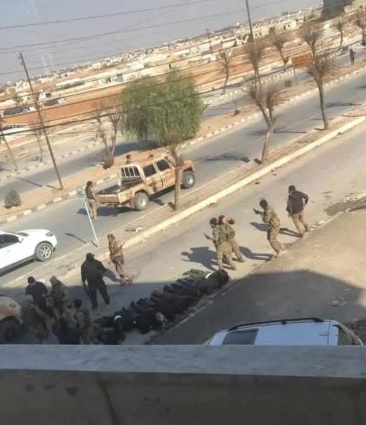 Humus, Şam, Lazkiye, Münbiç..
Ve her yer..

Yıldırım hızıyla düştü.
Beşşar kaçtı, kayıp.
64 yıllık

Şimdi Fırat'ın Doğu'sunda; 
Büyük operasyon başlar. 

"Dost Suriye" üzerinden İsrail'e, Lübnan'a komşu olduk. 

Türkiye'nin Savunma Kalkanları artık Kübnan'da, Golan'da olacak.