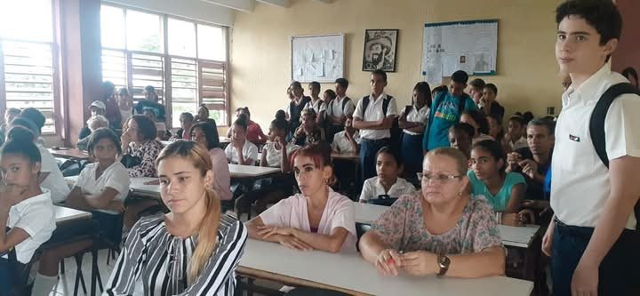 Las instituciones educativas de La Primera Infancia cómo parte del trabajo en red participando en debate del ejército contra las drogas en.#PalmaSoriano .#SantiagoDeCuba .