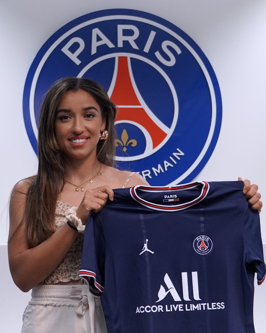 PSG_Feminines's tweet image. 💯 @SakinaKarchaoui a disputé hier son 100e match avec le Paris Saint-Germain ❤️💙

📸⤵️