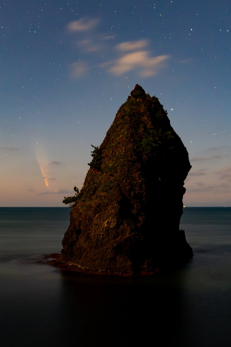 今更感はありますが、彗星の写真を撮りにいったときのことを書いてみました。お時間あるときにご覧くださいませ

ほうき星を探して　～新潟市・五ケ浜～｜haru <a href="/NAO_CTU_SENDAI/">なお＠CTU-SENDAI</a> #note note.com/haru777777/n/n…