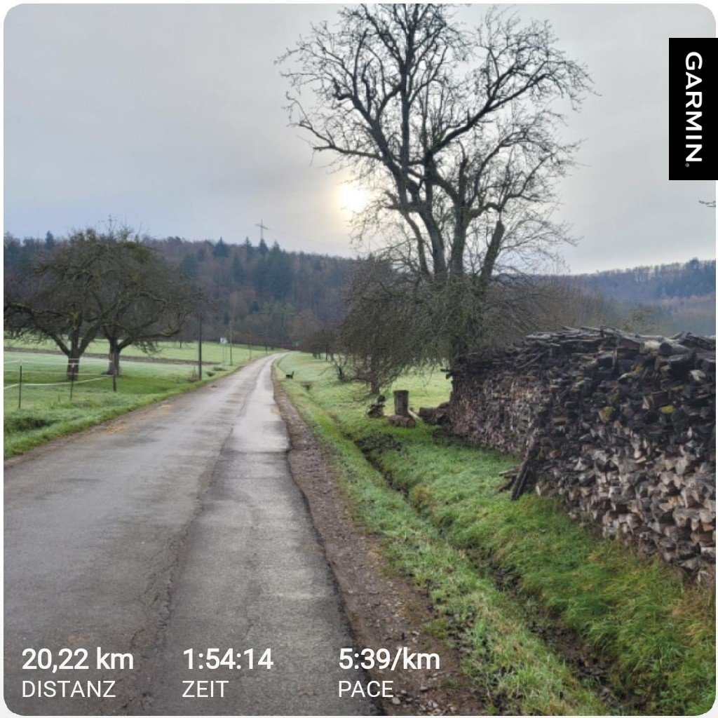 AndiRunning's tweet image. Am 🏃🏻‍♀️#RunningSunday natürlich ein Adventsläufchen 🕯🕯 #Laufen 

Habt einen schönen 2. Advent  #ZweiterAdvent, liebe Twittergemeinde 🍻