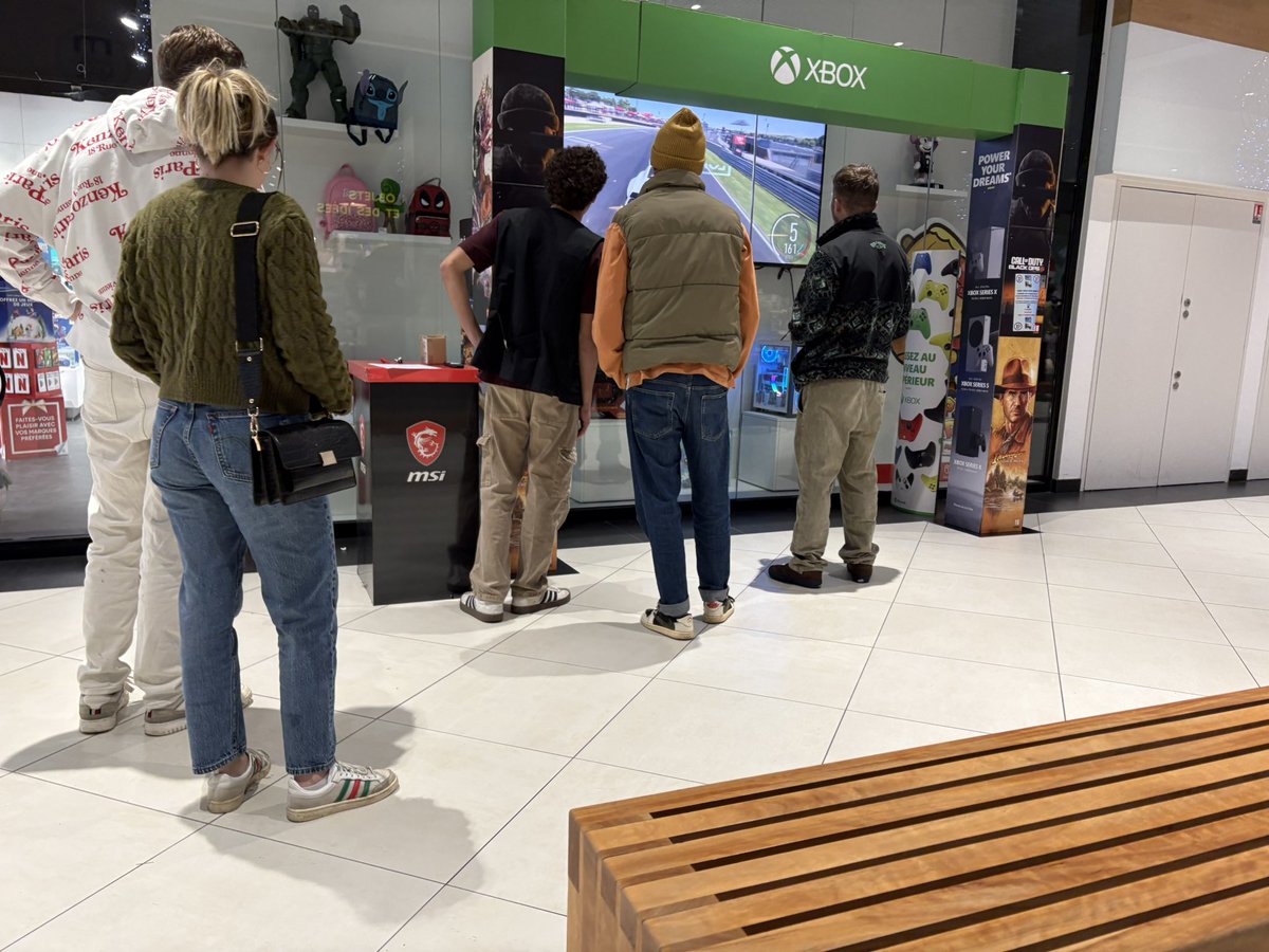 ZonePlayerDax's tweet photo. Coucou @XboxFR Petite Animation au magasin aujourd’hui . On vous fait découvrir 1 circuit , 1 voiture sur #ForzaMotorsport grâce au #gamepass . Et le joueur qui aura fait le meilleur temps sur les 3 tours , gagnera 3 mois de gamepass . https://t.co/qG5i9wAUeg
