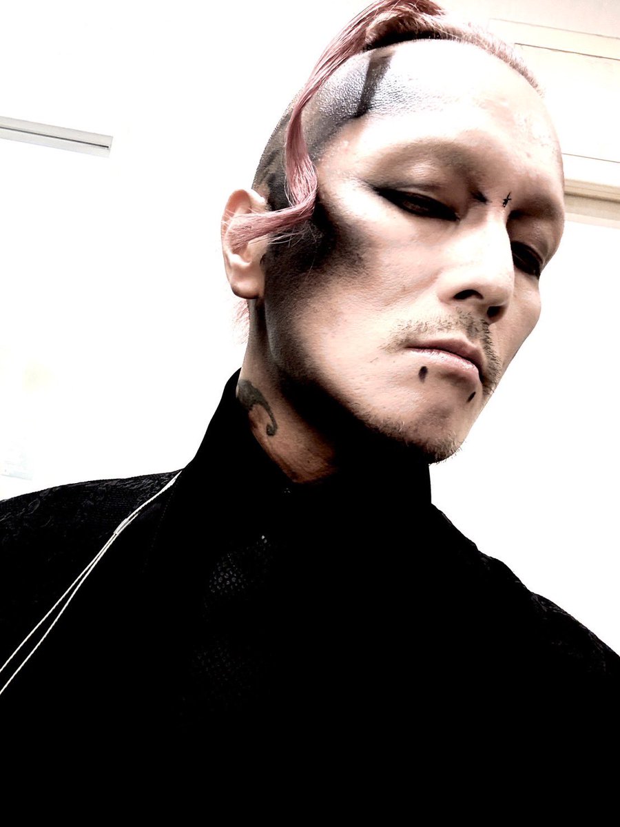 kaorugeee's tweet photo. アルバム創って帰って来るまで
待っとけよ。
⁡
#DIRENGREY https://t.co/nU1l0bTppX