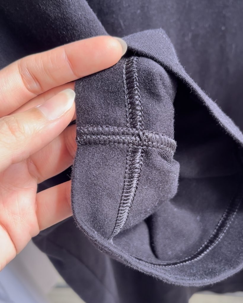 pt_ChEIV's tweet image. พา #Befreek ของ #พี่จอง มา volunteer as tribute! และจะพาไปอีกหลายๆที่เลยนะ ✌🏼

ใครซื้อแล้วดีใจได้เลย ไม่ใช่แค่ผ้าดี แต่ตะเข็บกริบมาก แบรนด์ราคาหลายพันยังไม่ได้ขนาดนี้ ขอบคุณที่ดึงศักยภาพ รง ไทย รีเควสนี้ ต้นทุนไม่เบาแน่ๆ ประทับใจมาก สวยจนอยากใส่กลับด้านโชว์นะจริง #คัลแลนพี่จอง