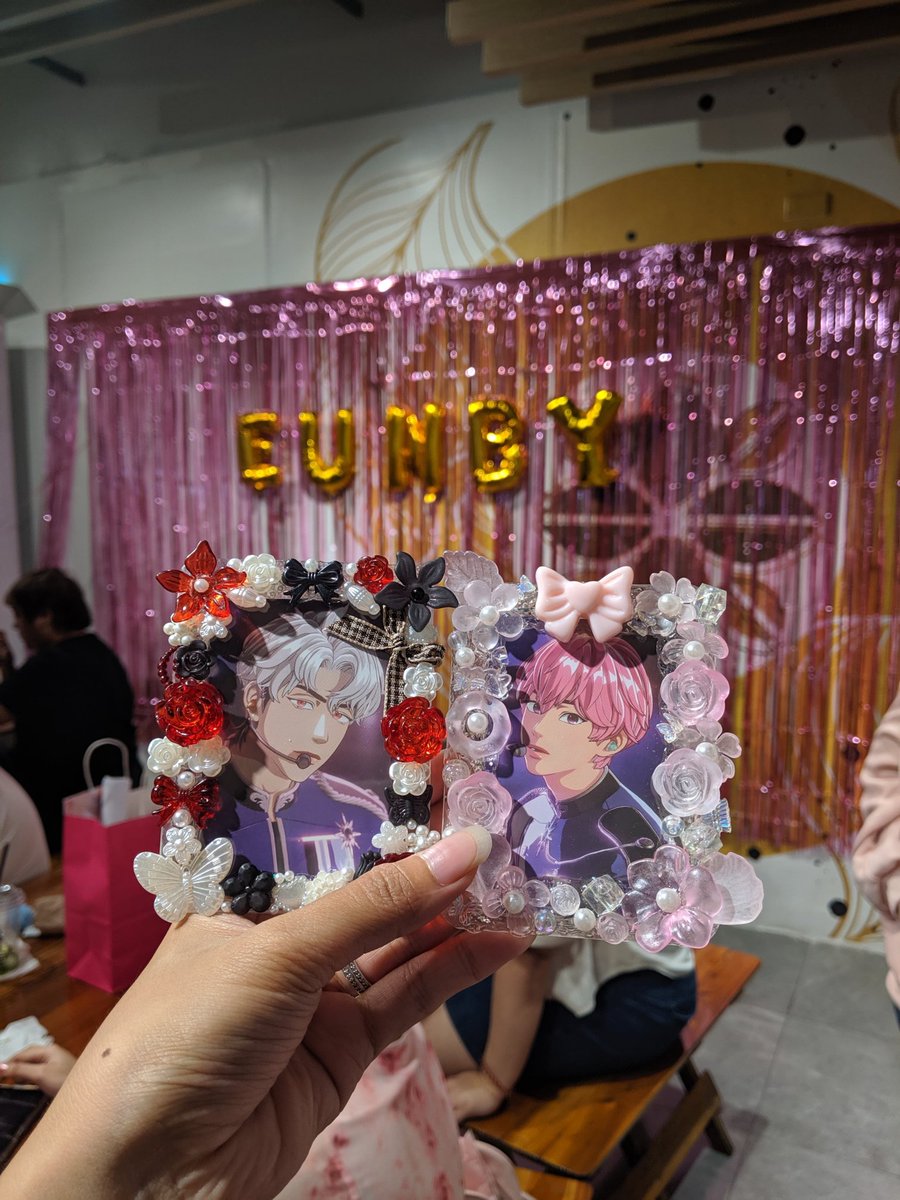 sseunbyy's tweet photo. thank you so much @peulnoonas for organizing this eunby cse event!โค๏ธ๐ it was nice to meet pllis and tysm for freebies๐ฅบ cse kit, raffle prize I got and freebies will be on this thread
#TogetherAcrossTime https://t.co/ezsy9Sf6QD