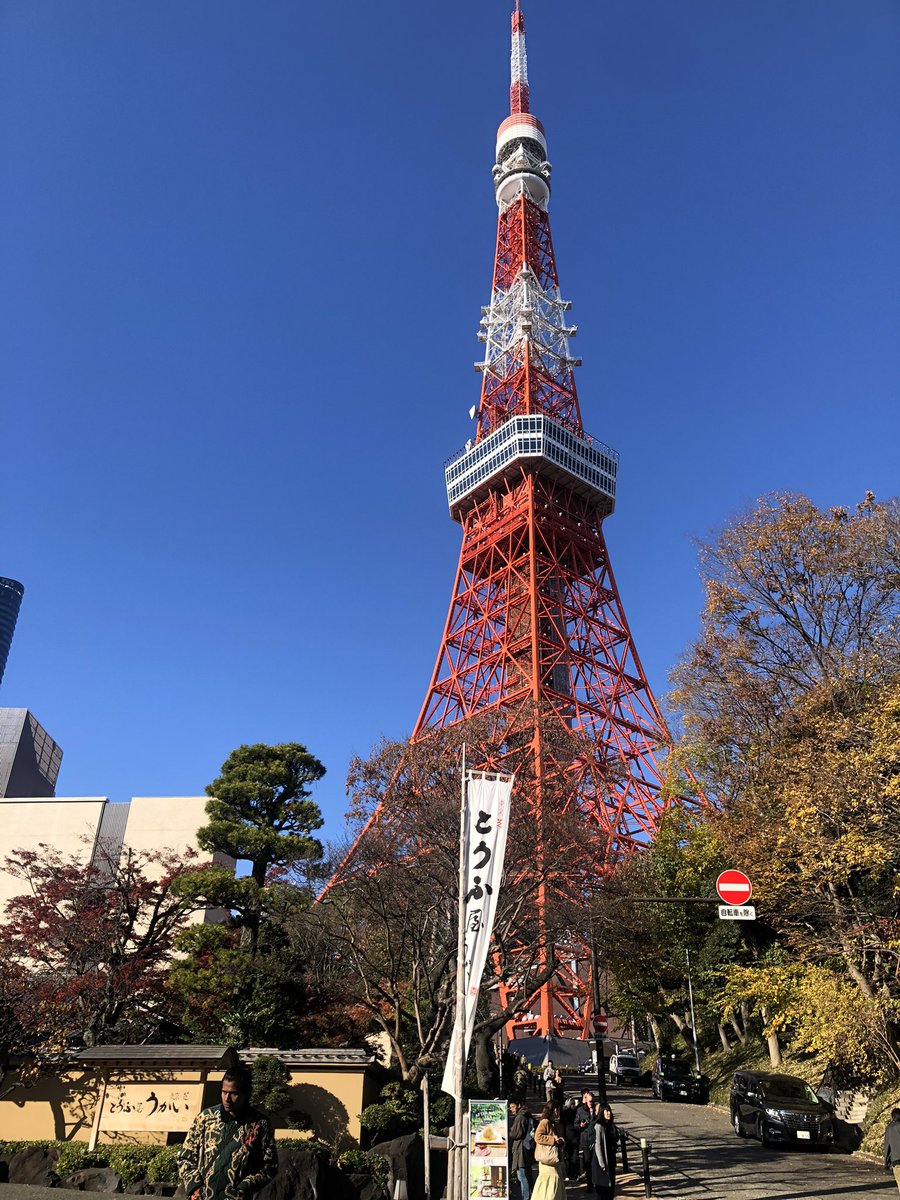 chabo_gerero's tweet photo. 12/7 東京観光
皇居外苑
　都会の中にある森で癒された
日比谷公園
　静かな場所、公会堂も見れた
国会議事堂
　至る所に警察官がいた
六本木
　夜は賑やかなんでしょうね
東京タワー
　スカイツリーより低いがデカい
この日はよく歩いた
運動不足の体にはこたえた https://t.co/TQa0R9mwvQ