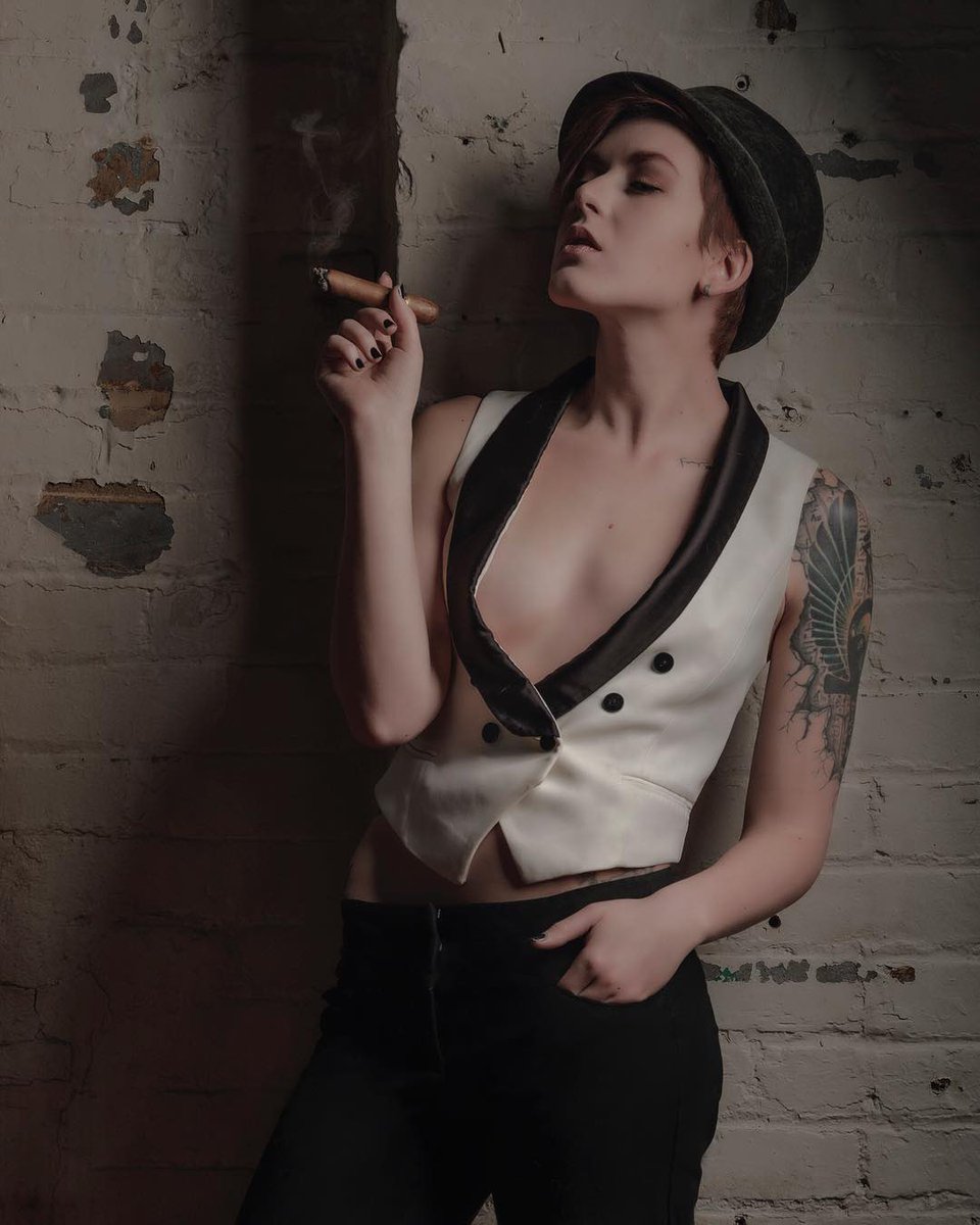 CigarFetishUK's tweet photo. #cigarfetish https://t.co/xTfa8oVs5D