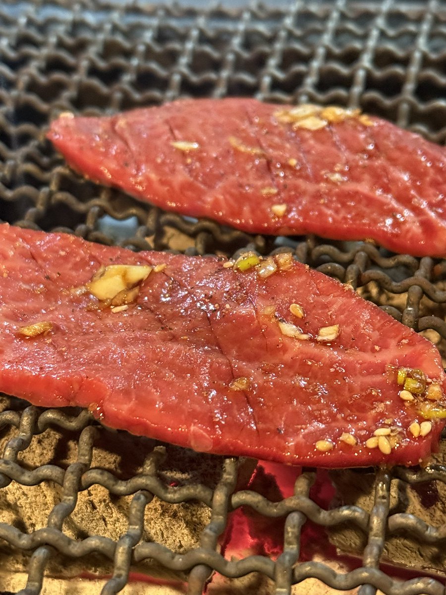 kankei6111's tweet photo. 炭火焼きの焼肉最高〜！！
お肉どれも美味しかった🤤

店内オシャレで雰囲気もいい感じ！！

#肉の匠ひうち https://t.co/SBPJQ7S6iu