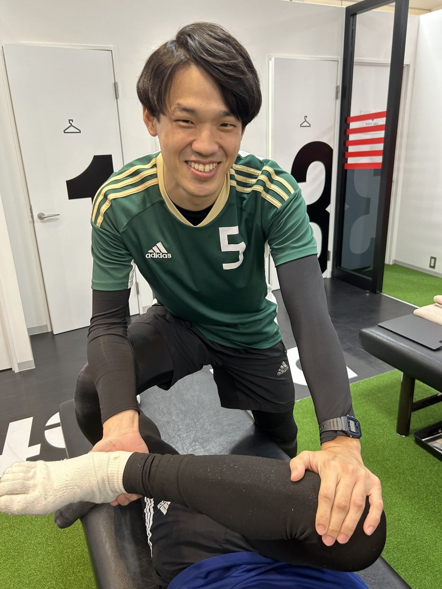 名前:久保昂平（ｸﾎﾞｺｳﾍｲ）
趣味:サッカー観戦、ゲーム、スノボ
私はこんな人:ご自身の身体に興味がある方には、うってつけのトレーナー✊

です！久保トレーナーはなんと言っても分析力凄いです！！👏
自分自身のお身体について知る良い機会になるので、是非1度ストレッチ受けてみませんか？