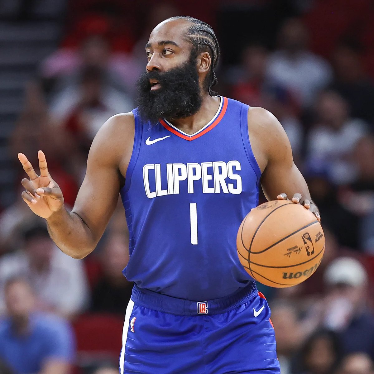LegionHoops's tweet photo. For the first time in 25 years, the Clippers and Lakers will play simultaneous home games in Los Angeles.

(via @FlyByKnite) https://t.co/slewCHvT0x