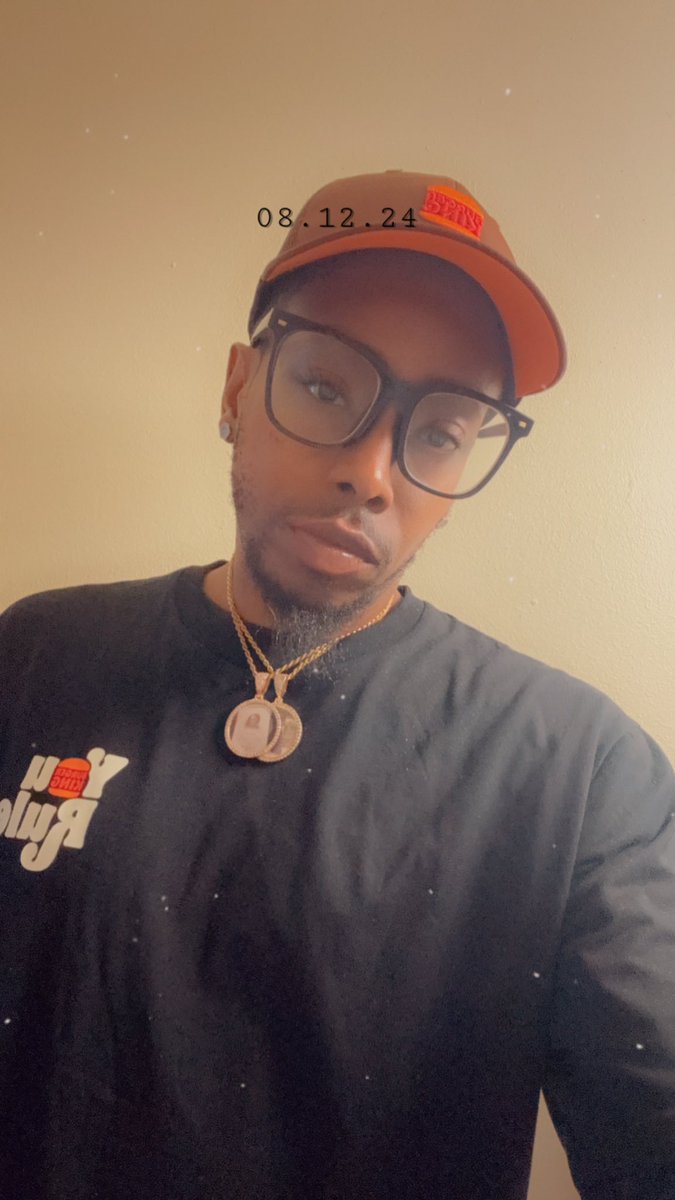 JerryTaste3's tweet photo. Good Afternoon 😃
💰 On My Mind
🍔 👑
#Job2
#ImTrending
#IfAintGotNoHatersYouAintPopping https://t.co/pPe89Aoeqo