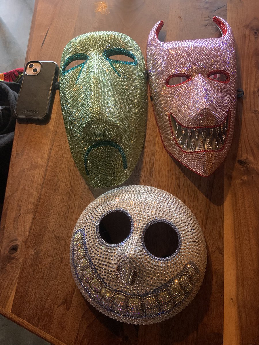 BatVonBoo's tweet photo. Lock, Shock, and Barrel meet Krampus https://t.co/nut9byilT6