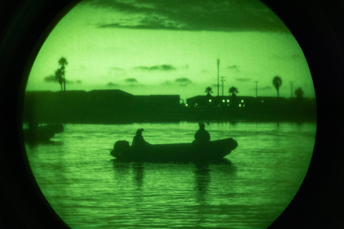1st_Marine_Div's tweet photo. Be Like Water, My Friend
#Marines with 1st Marine Division operate combat rubber raiding craft during an amphibious insert as part of Steel Knight 24 at Marine Corps Base Camp Pendleton, California.
๐ธ: @USMC photos by Cpl. Migel Reynosa
#Raid #SteelKnight24 #USMCNews https://t.co/M3OzTkBf8O