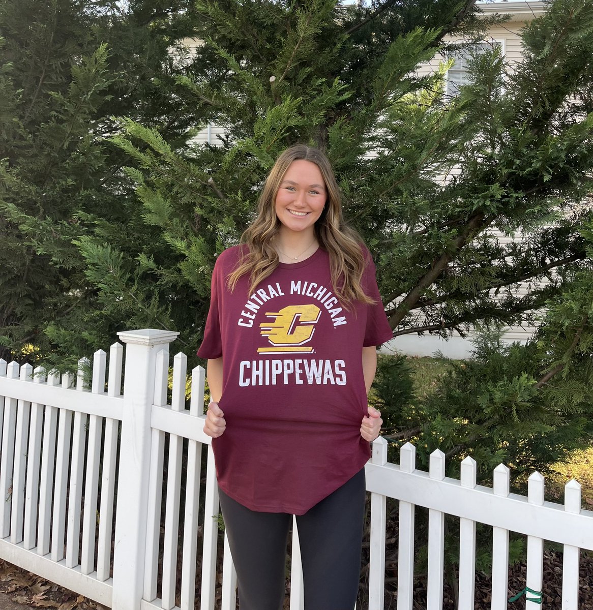 I’m super excited to announce that I will be transferring to Central Michigan University. Thank you to all the coaches who I had the privilege of speaking to and thank you <a href="/CMU_W_Soccer/">CMU Women's Soccer</a> for this amazing opportunity. See you in January! 🔥🔥#fireupchips #transferportal