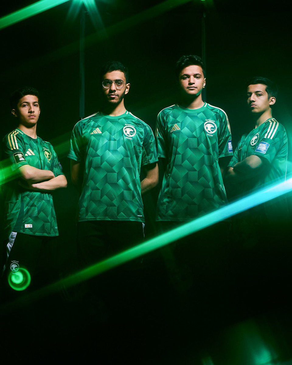 Nayw1s's tweet photo. 🚨🚨🚨 المنتخب السعودي بطلا لكأس العالم للفيفا FIFAe في لعبة روكيت ليق !!! 🇸🇦🇸🇦🇸🇦🏆

بعد تغلبهم بفوز قوي ضد فرنسا 🇫🇷 بالنهائي

شكرا يارجااااال!
@kiileerrz 
@Trk511__ 
@Rw9_rl 
@id7oom_24 

مبروك الف مبروك لنا جميعا هذا الانجاز التاريخي 🥇 https://t.co/nE6fsBjyRT