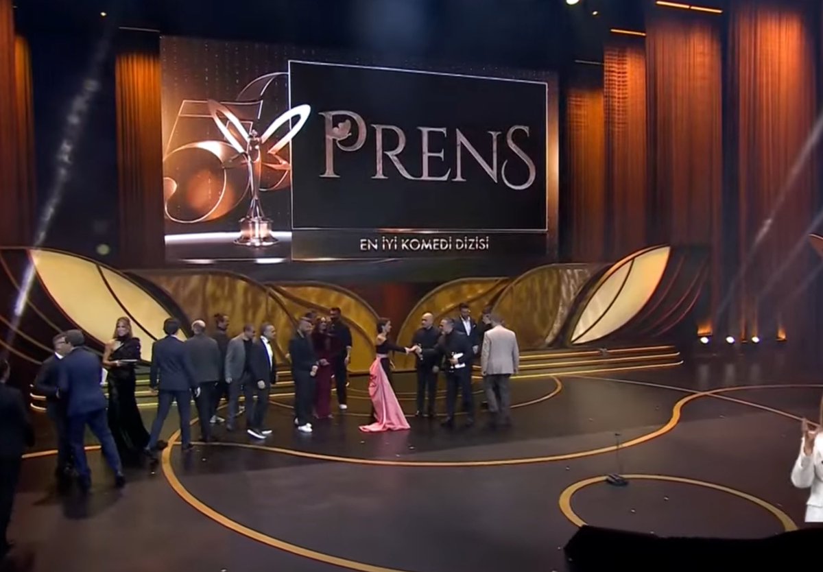 SonmezAda35's tweet photo. +altın kelebekte var
-ha yok onu bize vermezler
#pantenealtinkelebek #pantenealtinkelebek #AltınKelebek #girayaltınok #prens #Syria https://t.co/HlKZI7fcdg