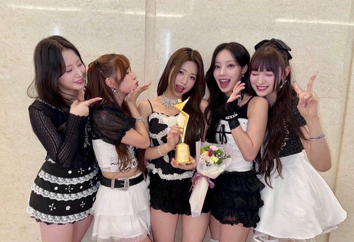RESCENEGLOBAL's tweet photo. No more upcoming schedules… time for a well deserved rest after this amazing year?💘

#RESCENE #리센느 @RESCENEofficial https://t.co/9gRyNc8rhF