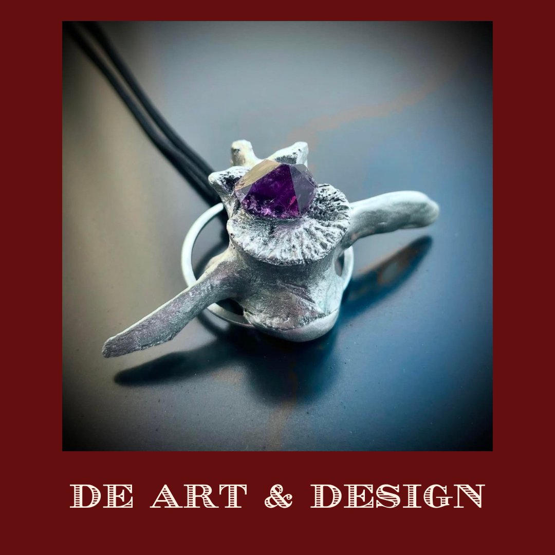 ✨ Discover the magic of independent sellers at our festive market! ✨

From Thurs 12 - Sun 15 December, explore stunning ranges of uniquely designed earrings and necklaces📿

Then, from Mon 16 - Thurs 19 December, find beautiful silverware and crystals💎.