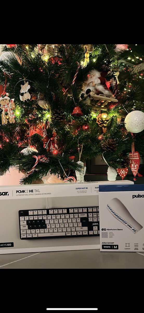 Petite update, je suis trop contente, merci <a href="/PulsarGears/">Pulsar Gaming Gears</a> pour le clavier 🙏 
Il est top!

Je n’ai pas pu tester les autres que vous m'avez proposés en commentaire, mais celui-ci est vraiment bien si jamais vous hésitez ! C’est ouf la différence avec les vieux claviers 😬