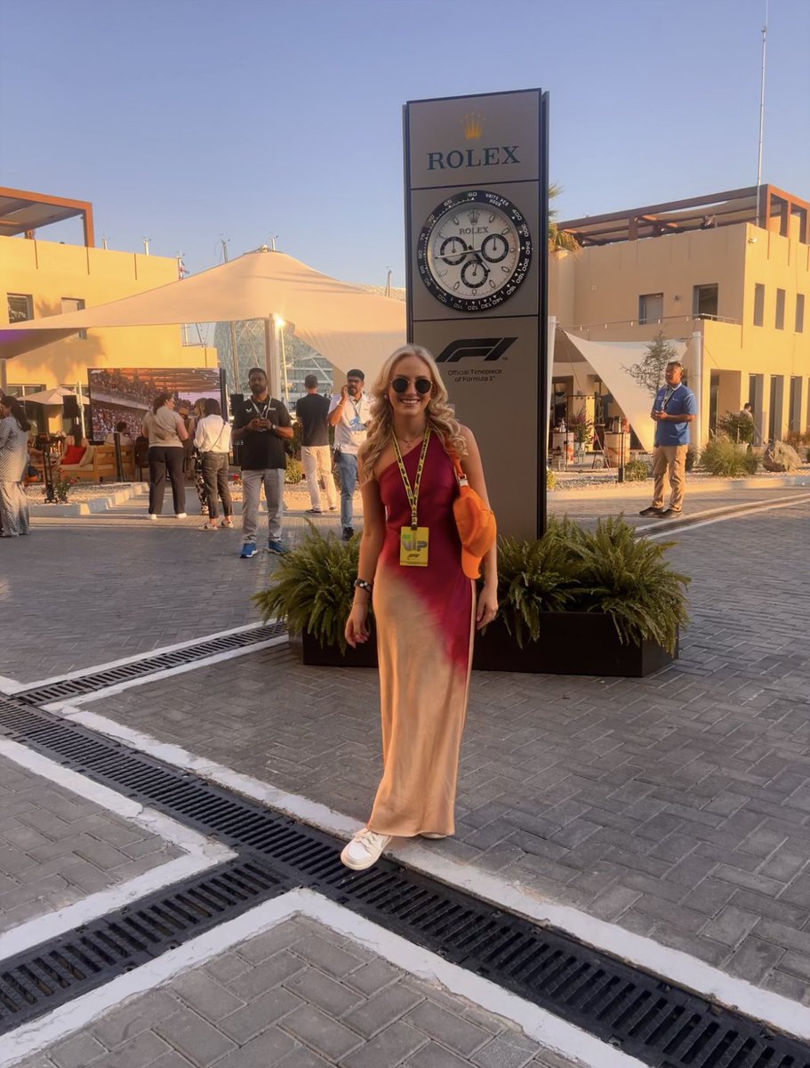 x_lishaf1's tweet image. The lucky @McLarenF1 hat and bag worked its magic again today 🧡🍾 #FansLikeNoOther #WhateverItTakes CONGRATS TEAM 🍾🇦🇪🏎️