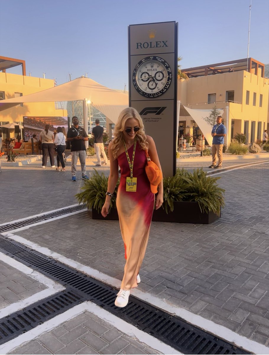 x_lishaf1's tweet image. The lucky @McLarenF1 hat and bag worked its magic again today 🧡🍾 #FansLikeNoOther #WhateverItTakes CONGRATS TEAM 🍾🇦🇪🏎️