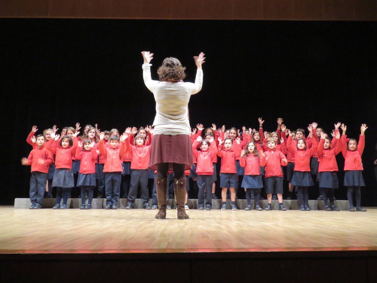Conciertos de Navidad:
🫅15D 20:00h en Cristo Rey con Orquesta de Cámara de Australia.
🫅17D 20:.00h en Cristo Rey con la coral  de adultos Hiponnensis de nuestro colegio.
🫅 19 18:00 h. Coro infantil y coros de conservatorio  Iturbi en salón de actos del Conservatorio Iturbi.