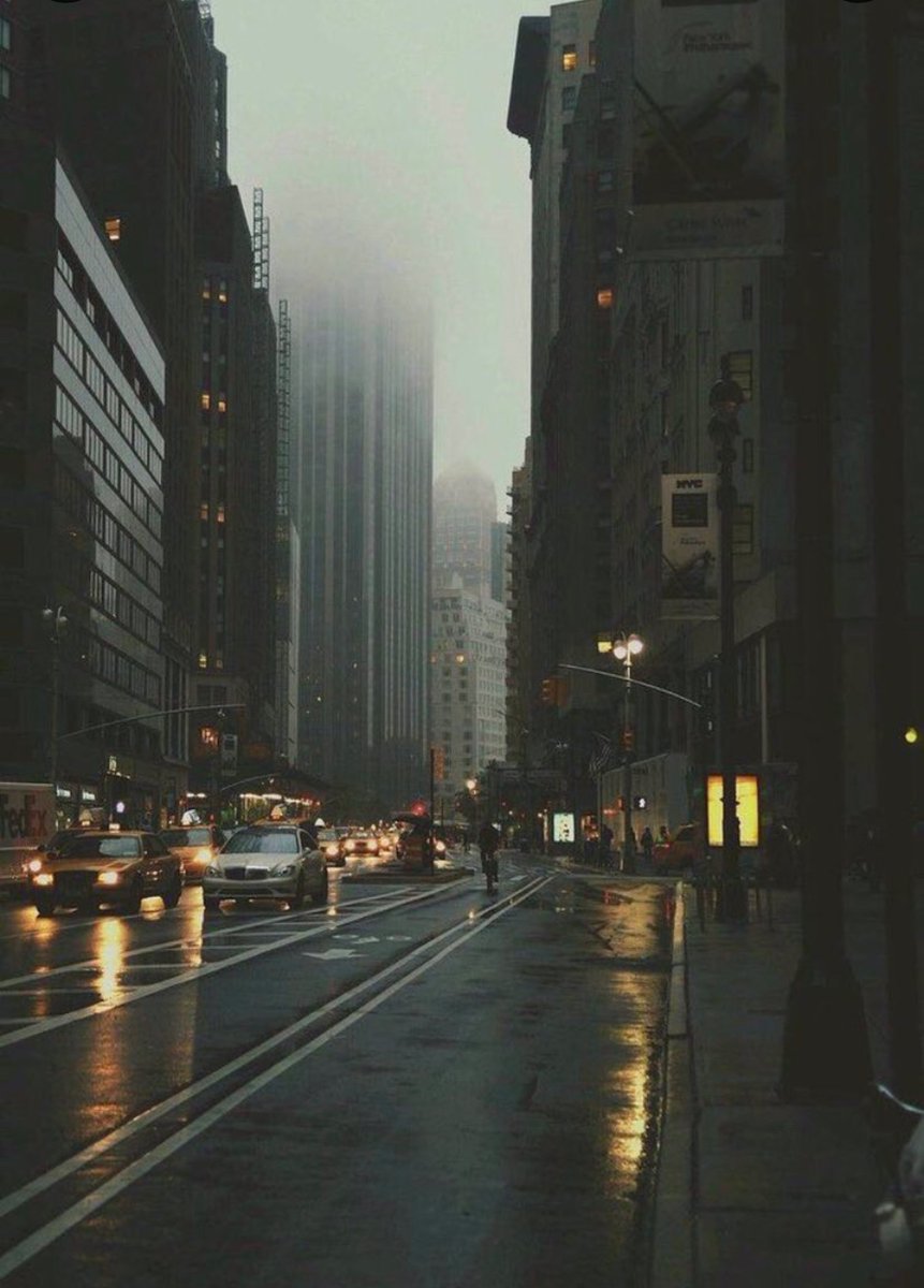 dünyanın en güzel havası. kasvetli, gri ve yağmurlu