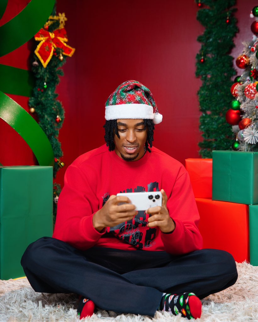 XiaomiNigeria's tweet image. Countdown to Christmas with Sundays filled with magic and fun!🎮

From stunning photos to unbeatable gaming performance, the Redmi Note 13 Pro+ 5G does it all. Grab yours today! 🎅

#RedmiNote13ProPlus5G
#ChristmasWithXiaomi