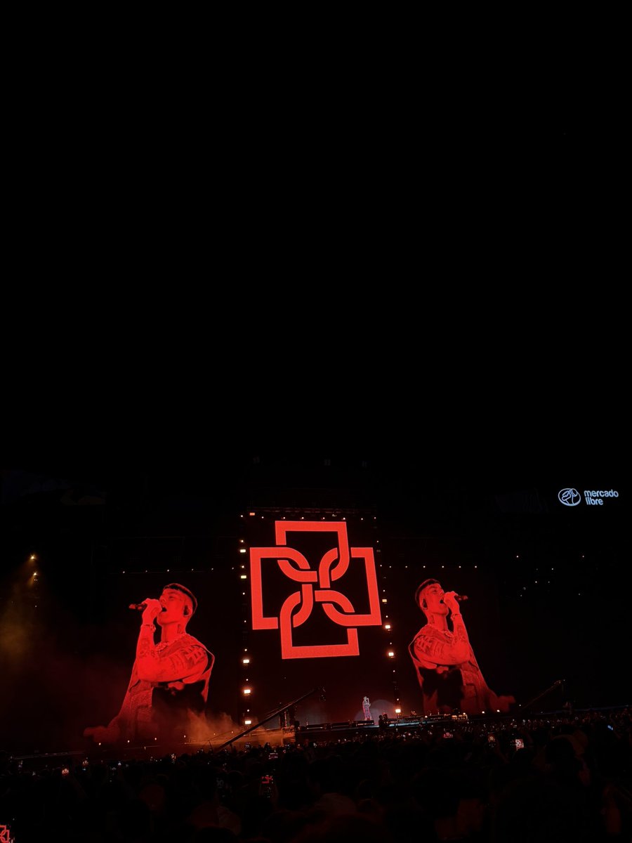 thisiscampee's tweet photo. Les dejo este fotón que saqué anoche en el Bs As Trap, me volé , es un puto wallpaper @DukiSSJ https://t.co/iLIcUHD49I