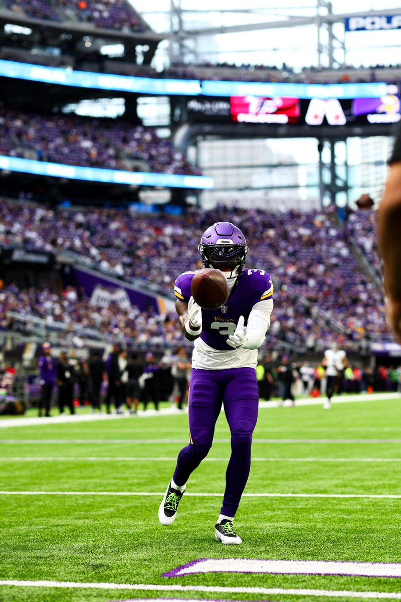 Vikings's tweet photo. Jordan Addison rocking custom AE1s 🔥🔥🔥

🎨: @MACHE275 https://t.co/EN9dOds6Pg