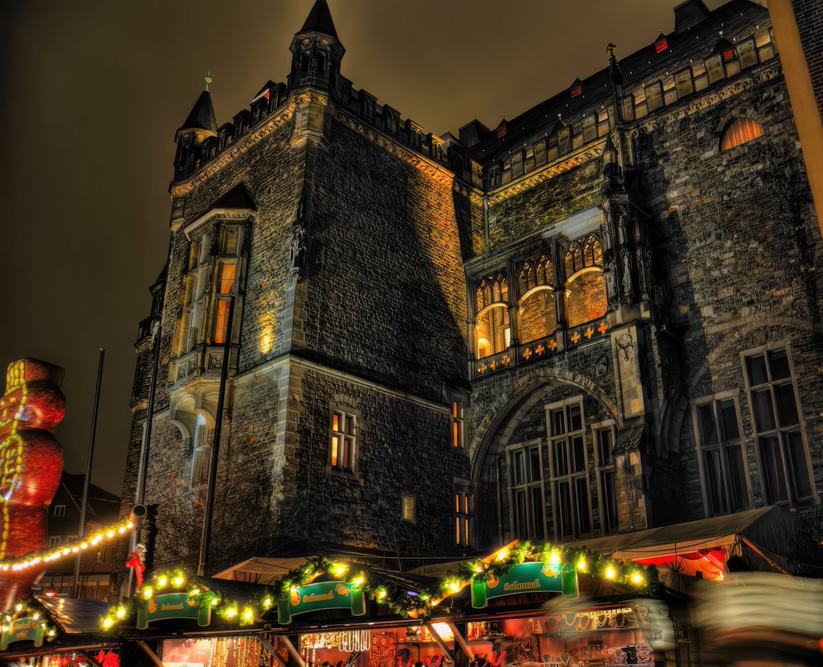 lleuchter's tweet photo. Weihnachtsmarkt in #Aachen
#aken #aixlachapelle #lieblingsstadtac #oche #allesaachen #europe_perfection #kings_villages #hello_cities #passionpassport #visitnrw #aachencity #germany_exploring #meinedeutschlandliebe #germanysworld #aachenerdom https://t.co/tabOZmyJrj