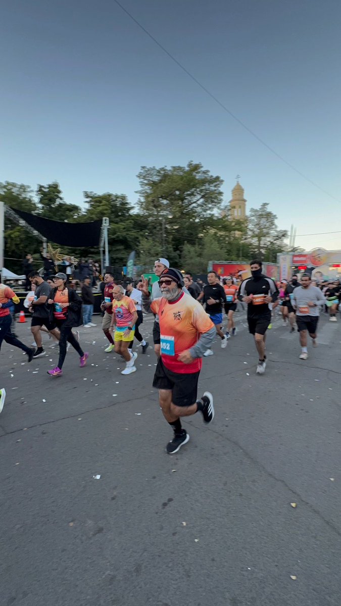 LorenzoGrijalva's tweet photo. Jamás me rindo, siempre con pasos firmes los pies bién puestos en la tierra y la meta en el corazón. 🏃🏻➡️🏅 #MaratónHermosillo ☀️ #TeamMag 👏🏻 https://t.co/GcUVYmMZT8