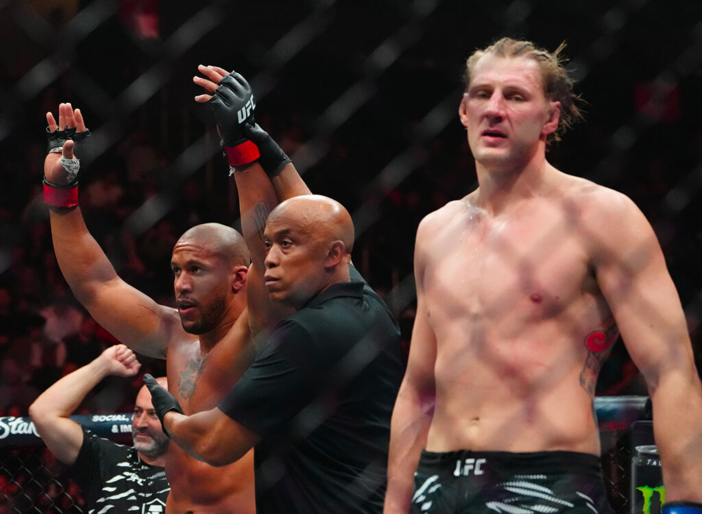 SaleG0sse's tweet photo. Tenter d'être objectif après avoir re-regardé : 

Ciryl Gane 🇫🇷 vs Alexander Volkov 🇷🇺 

UFC 310

[A THREAD] https://t.co/9lfz6P4yXy