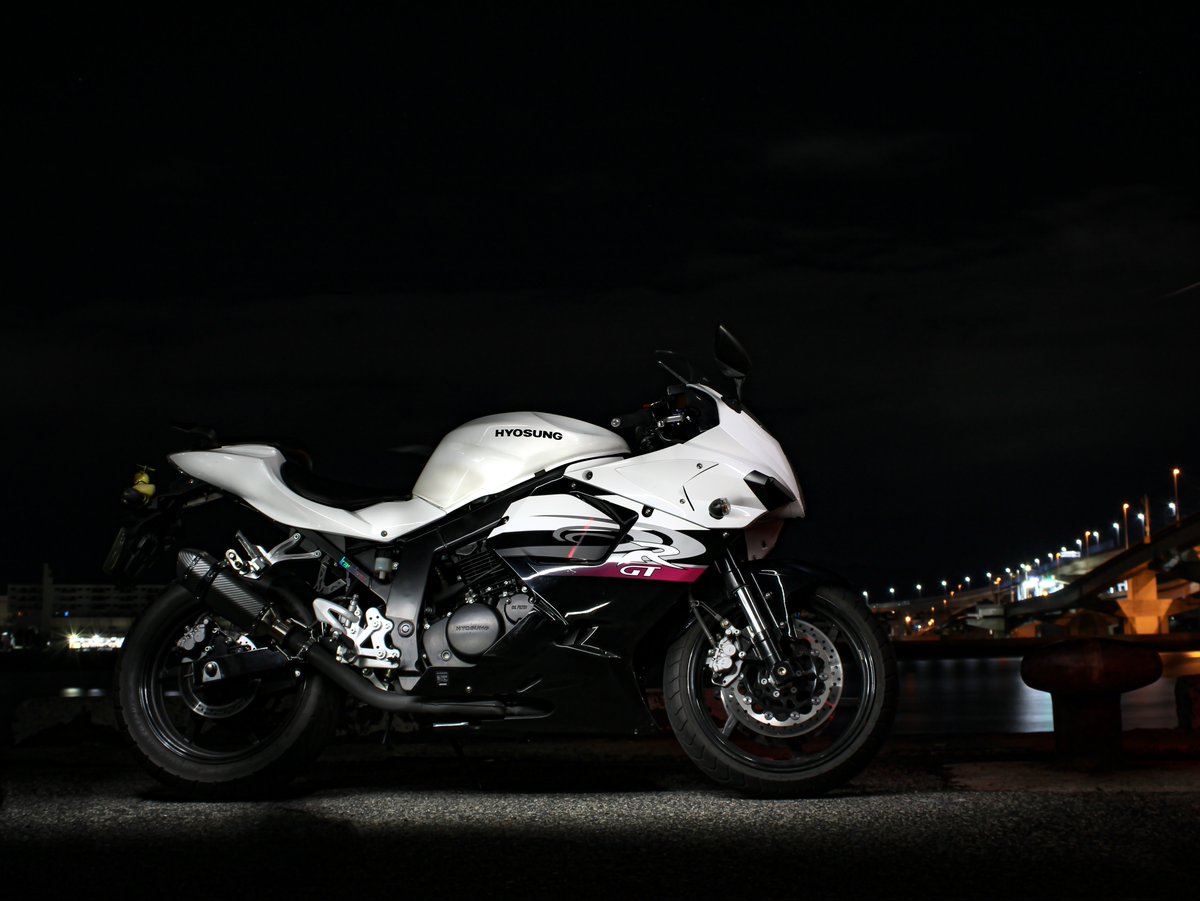 tomo_6r_25r's tweet photo. MT-10:@emuten__ 
GT250R:@MATIBITOsb2 https://t.co/cPfsZ4AP3Z