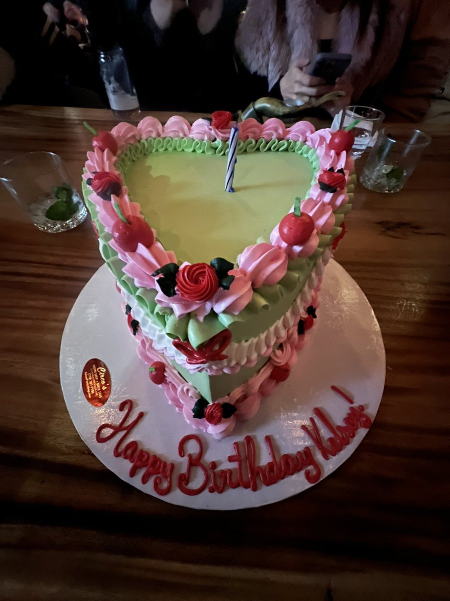 Lucretia Boredgia tweet media