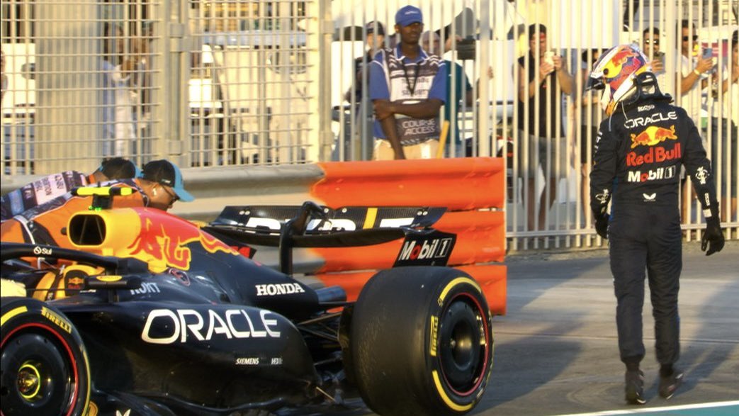 Increíble que el auto de Max es un tanque que resiste todo. Increíble que el de Pérez sale al GP con problemas, como lo señaló Checo. Red Bull busca 'llegar a un acuerdo' sobre algo ya acordado en mayo. La prensa sensacionalista no se cansa de tirar dardos en un caso donde aún no