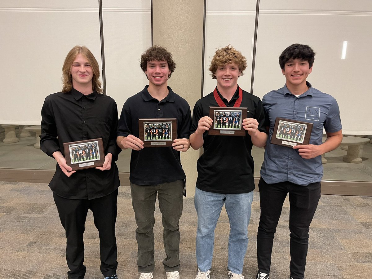 Great time w/my teammates at our football banquet. I was named Team MVP and fortunate to set school records in receptions, TDs, and receiving yards.  I led the state of AZ in reg season receiving yards. Can’t wait for what’s next hudl.com/video/3/160208…