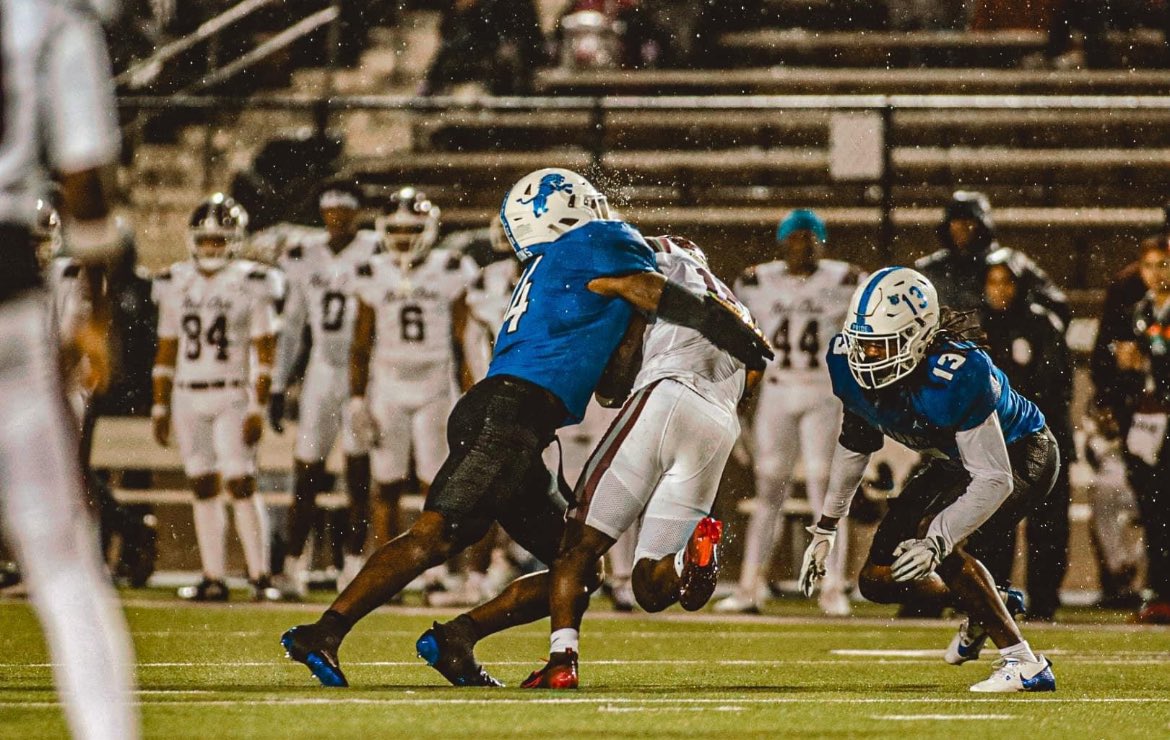 Season Stats- 

93 Solo tckls 
33 Asst tckls 
131 Tot tckls 
5 TFL 
5 Hurs
5 Caus Fmb 
1 Sack
1 Int 
1 TD
 
hudl.com/v/2QizQ5