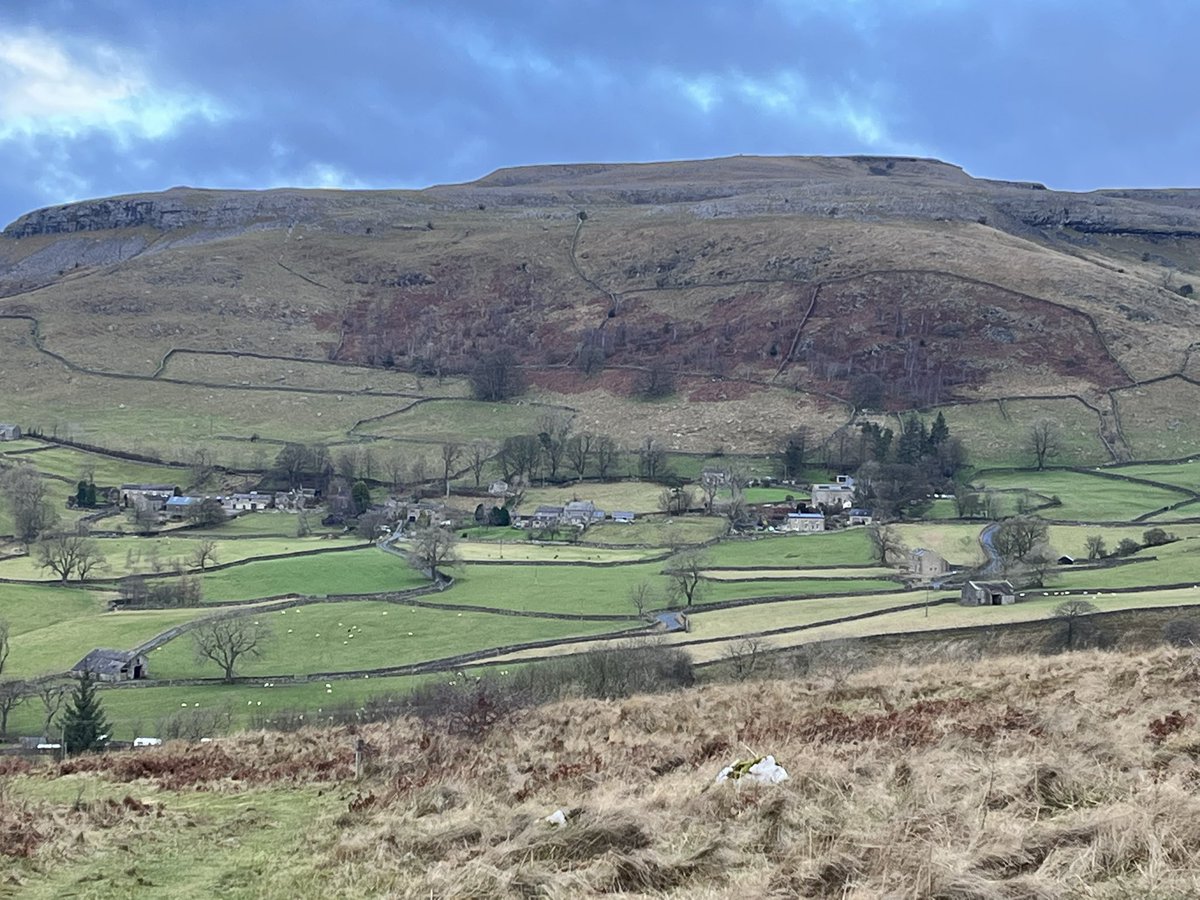 BrokenLilDolly's tweet photo. A four mile circular ๐พ๐พ walk this morning ๐ฅถ
#Austwick
#Feizor
#YorkshireDales https://t.co/SFnnRSzUxr