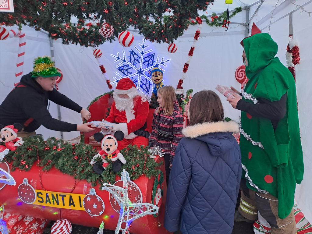 Well done to the crew of Muirkirk Community Fire Station and members of Muirkirk Gala Committee for organising today's successful Drive-Thru Santa's Grotto event.

An excellent initiative, bringing the community together whilst raising funds for good causes at the same time.