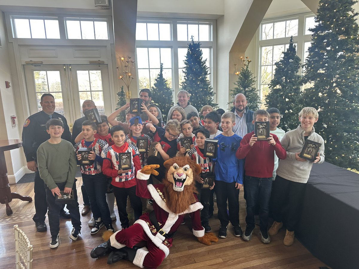 NassauCountyPAL's tweet photo. Nassau County PAL Football and Cheerleading Awards. Congrats to all the participants!!!
@NassauCountyPD 
@PlainviewPAL 
@nassaucountypba https://t.co/hdl7mJeYQk