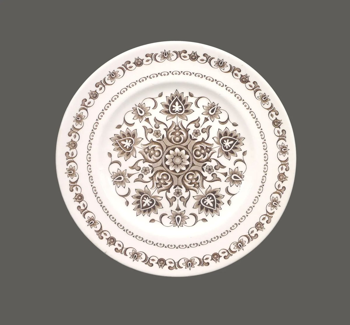 G97816960Girl's tweet photo. Wood & Sons Canterbury dinner plate. Retro tableware made in England. https://t.co/5IwapdTXyM via @Etsy #BuyfromGroovy #antiques #tabledecor #tableware #1970skitchen #retrotableware #woodandsons #WoodandSonsCanterbury #Etsysellers https://t.co/oGgnfbX42b