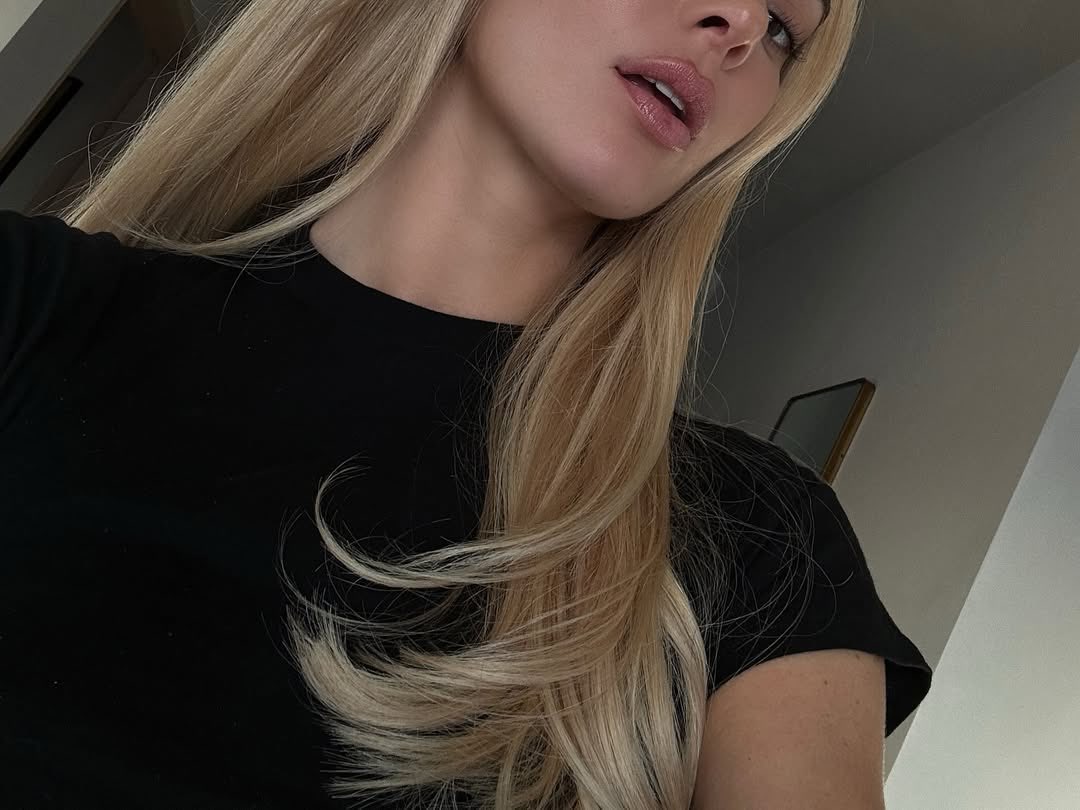 obsessed with blonde kendall jenner